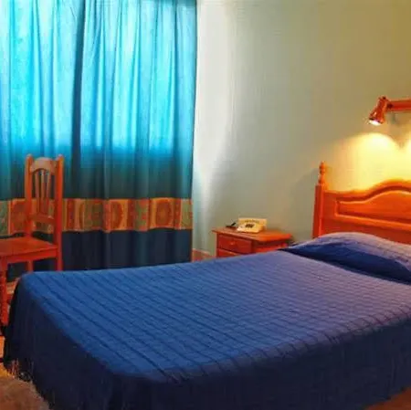 Cardona Hotell 2*
